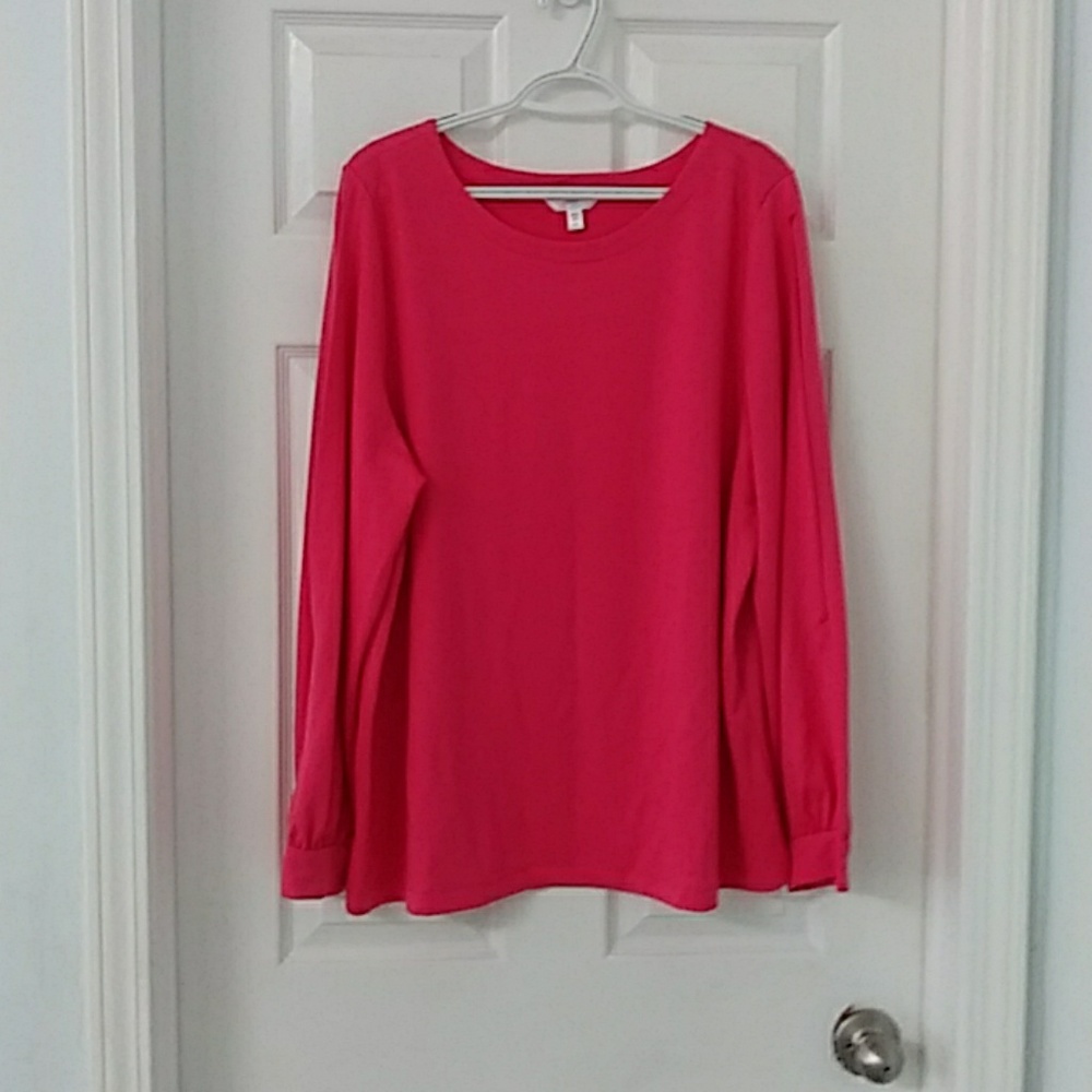 🌻Womens carnation colored shirt.